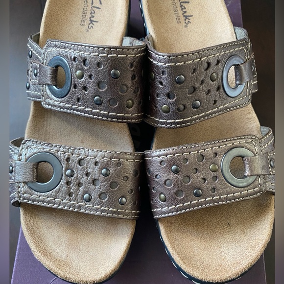 Clarks Pewter Sandals - Picture 7 of 8